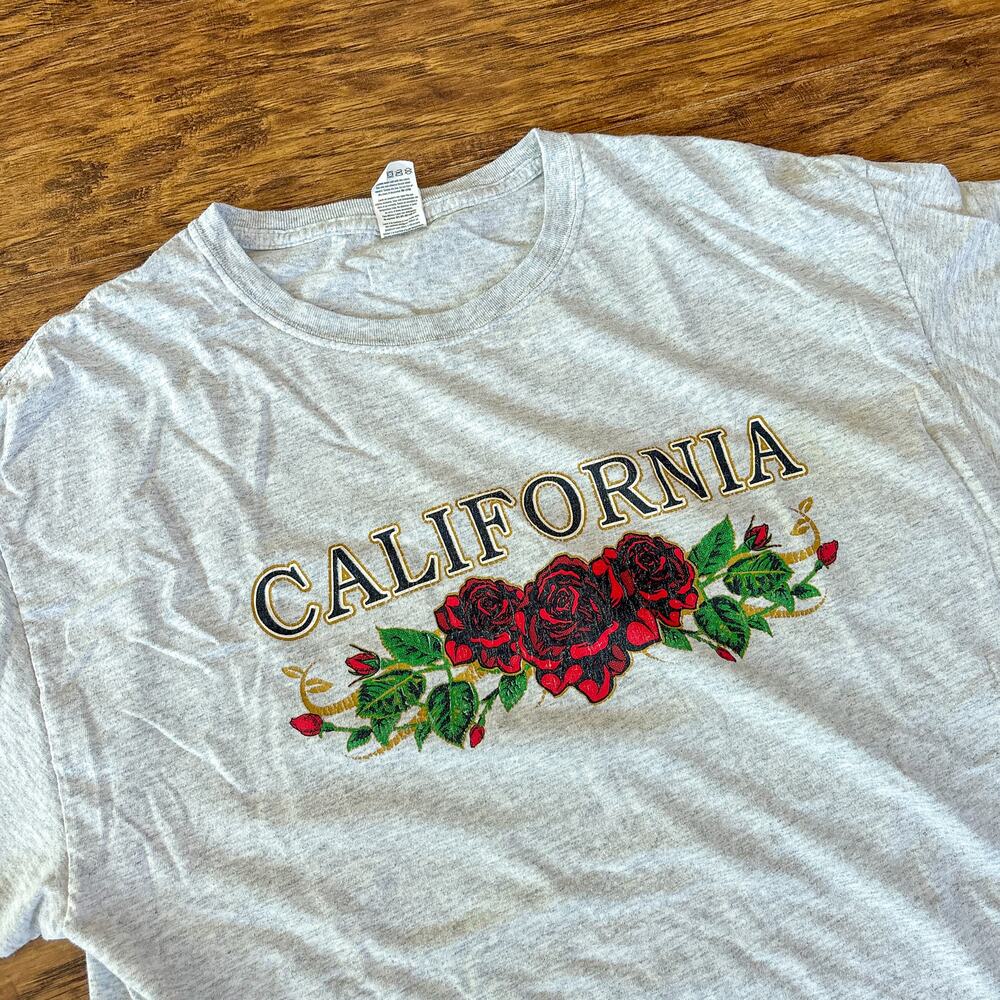 Vintage California Red Roses Floral Embroidered Gray T-Shirt Large